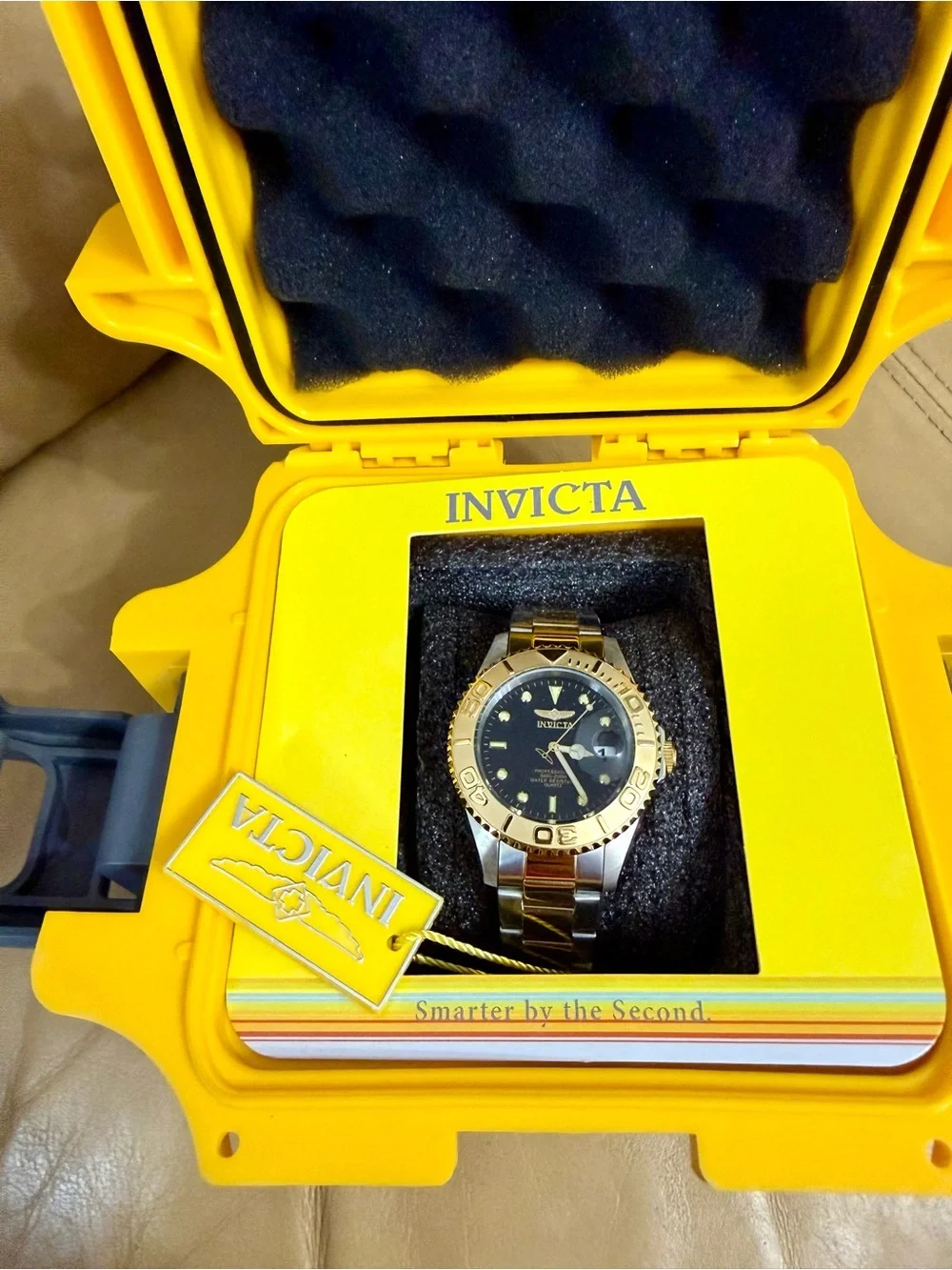 Invicta Pro Diver Abbysor 29948 Two-Tone Men’s Watch NWT w/ Case and Plastic